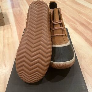 New Sorel Out and About Plus Boots 9